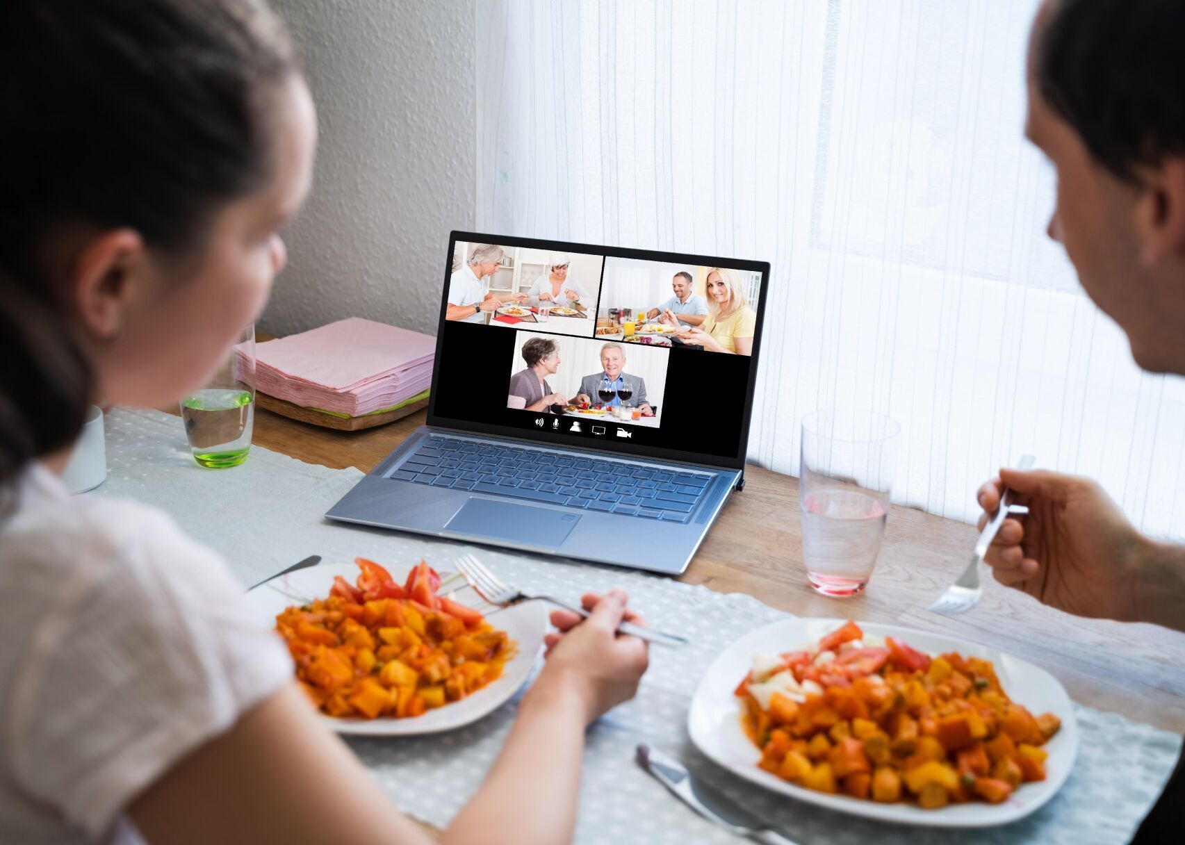 Hold a virtual dinner party